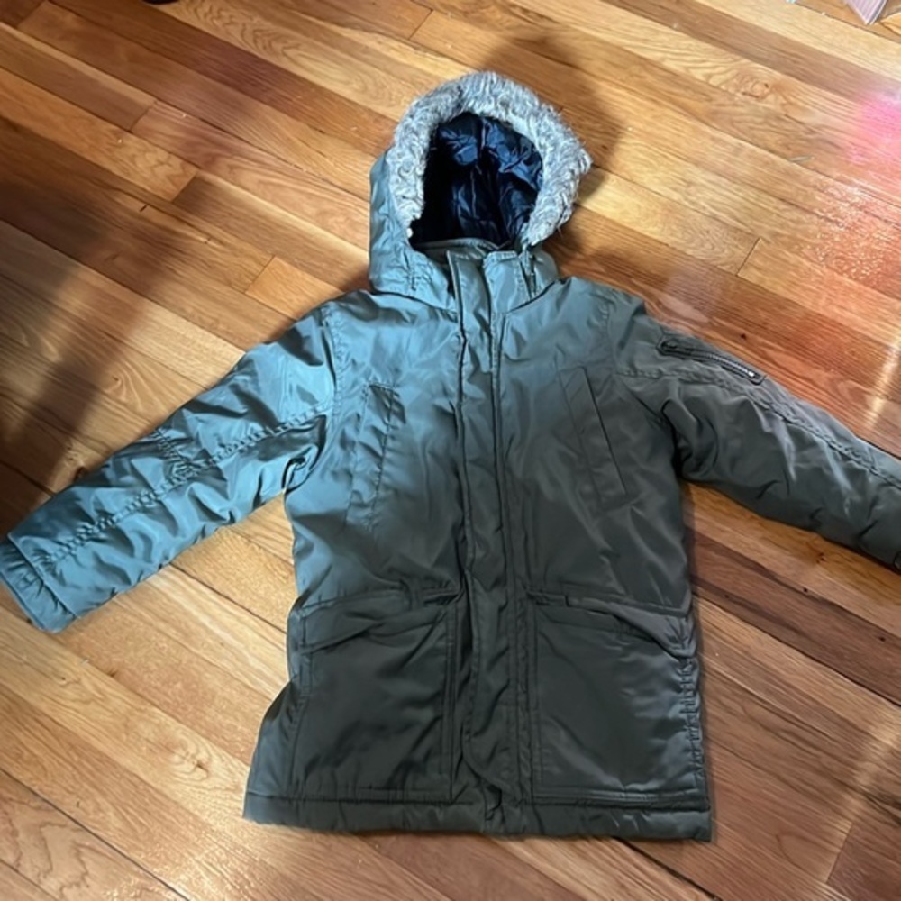 H&M military / olive green winter coat with detachable hood. Size 5-6Y